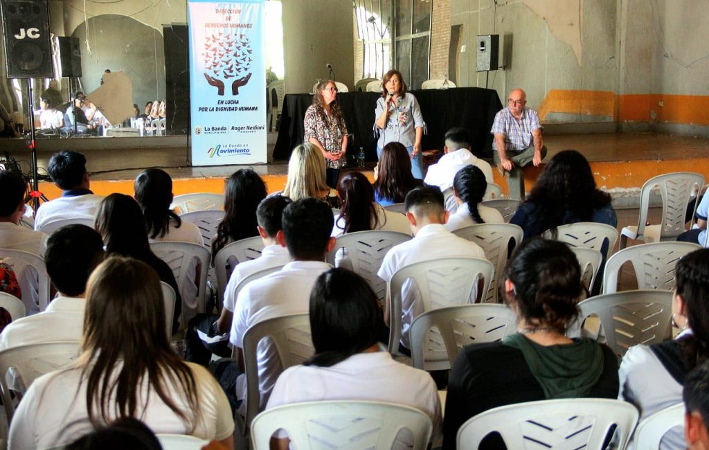 Se desarrolló con éxito el conversatorio del colectivo “Historias Desobedientes”