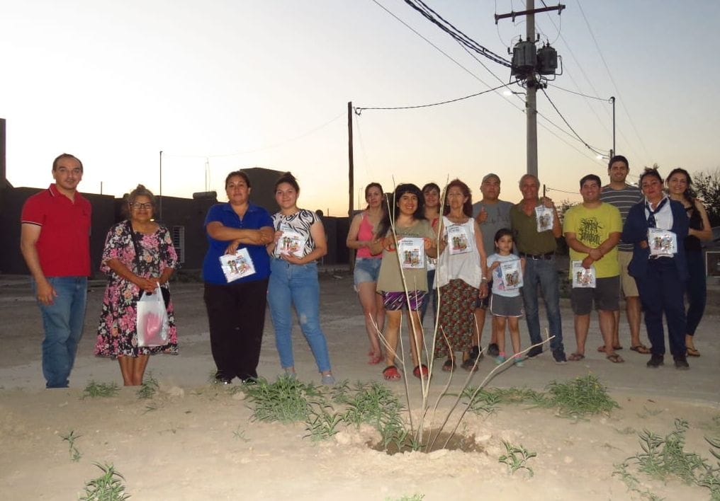 Vecinos del B° Mama Antula II recibieron kits de semillas para iniciar sus huertas