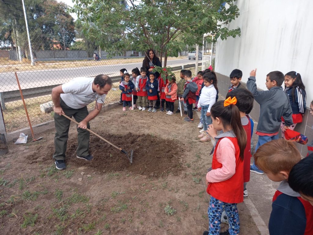 El jardín de infantes «Carrousell” inició su propia huerta con ayuda del municipio 