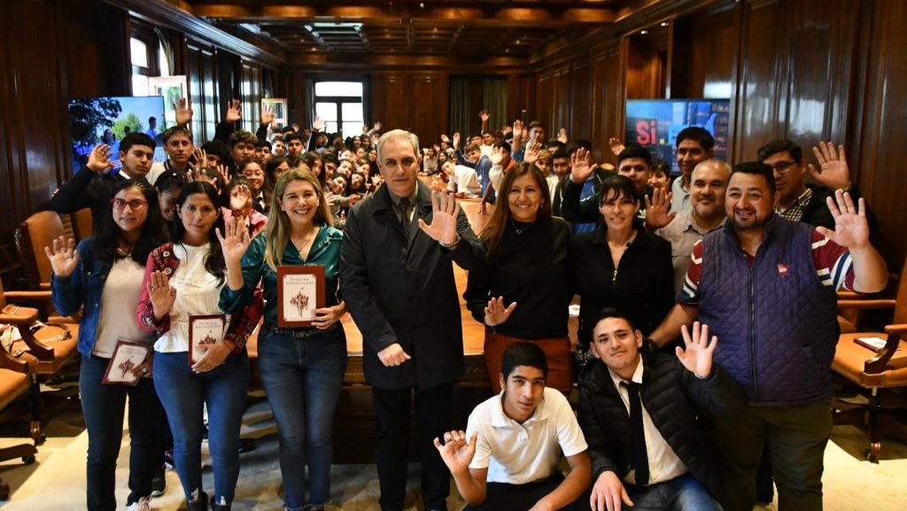 Estudiantes de Buey Muerto visitaron Casa de Gobierno