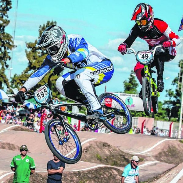 La pista provincial de Santiago del Estero recibe a delegaciones de diez provincias para disputar las fechas seis y siete del certamen que otorga puntos para el ranking internacional