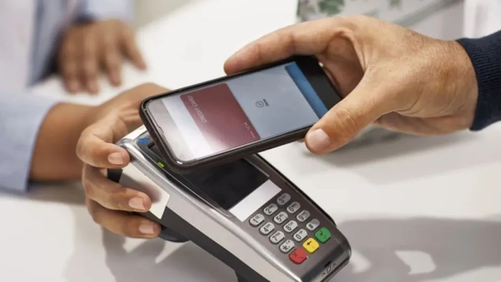 Crecen los pagos digitales: el 52% de las personas abona servicios e impuestos con el celular