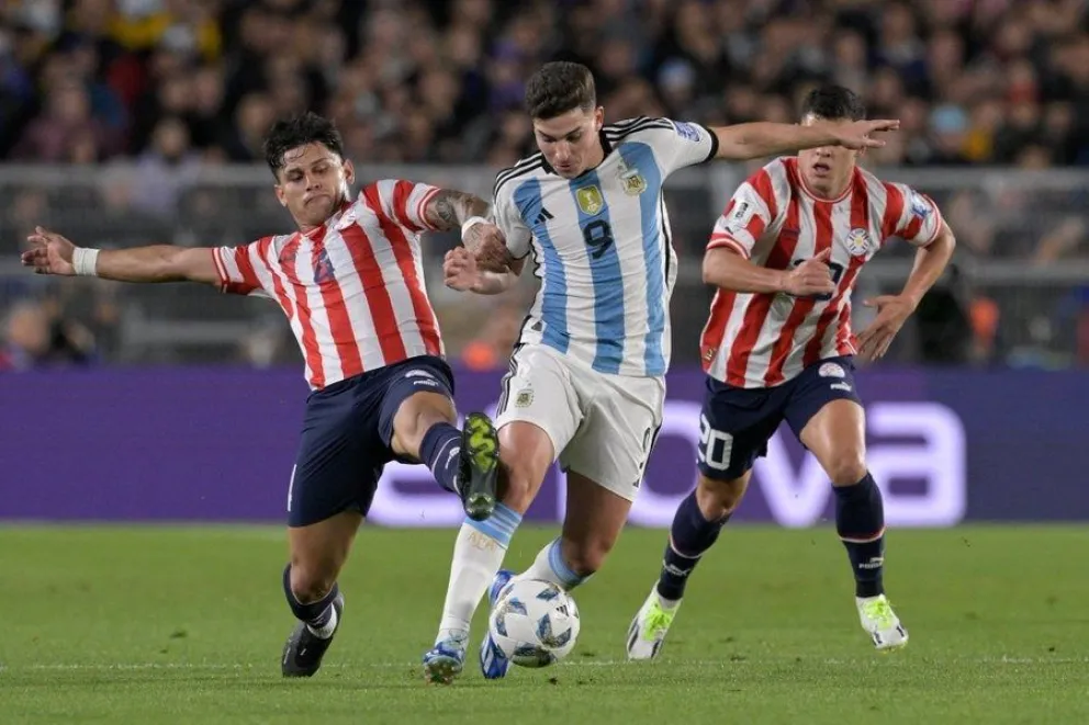 Argentina, con un golazo de Otamendi, le ganó Paraguay en el Monumental