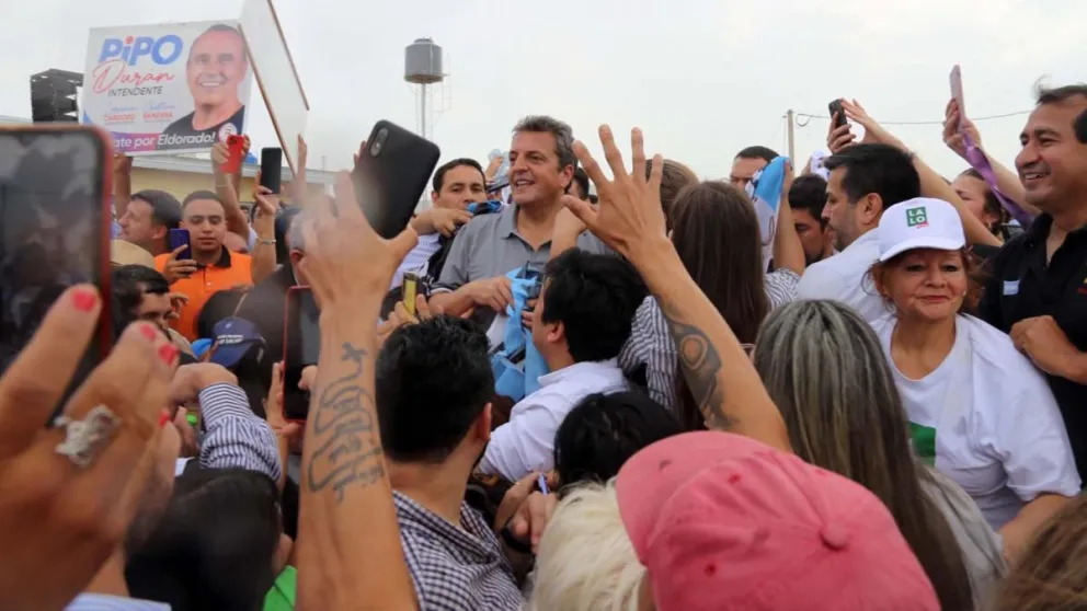 Massa cierra una caravana en La Matanza, junto a Kicillof y Máximo Kirchner