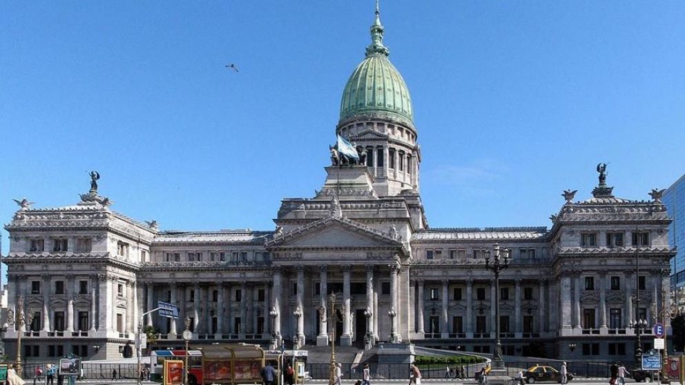 El domingo se renuevan 130 bancas de diputados y 24 senadores