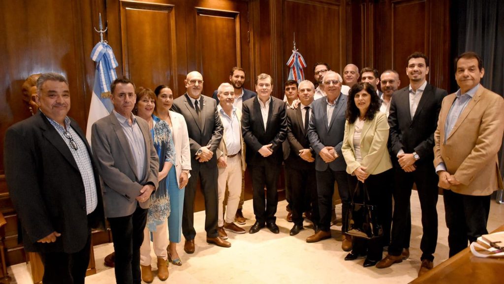 Gerardo Zamora se reunió con representantes del sector turístico de la provincia