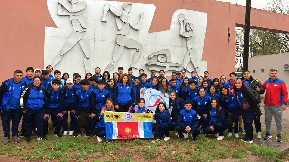 Partió a Salta la delegación santiagueña de deportes