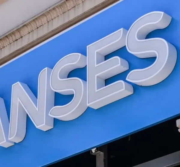 El Gobierno anunció un aumento del 20,8% y un refuerzo de $55 mil para las jubilaciones en diciembre