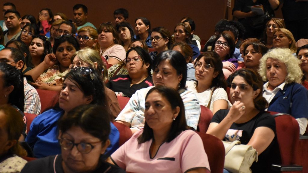 Capacitan a personal de salud para implementar en Capital y Banda los parches para la detección temprana del Cáncer de Mama