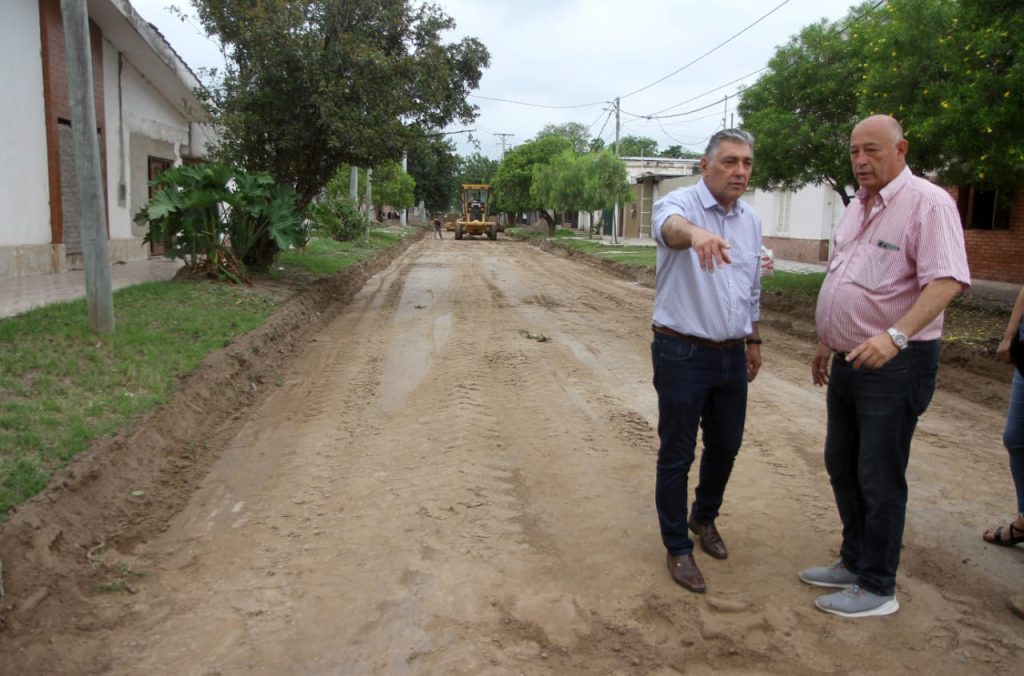 Nediani visitó el comienzo de la pavimentación de la calle Chile