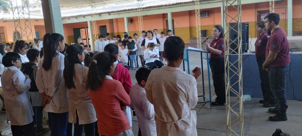 Personal de Alerta Banda brindó una charla informativa en la escuela Farhat