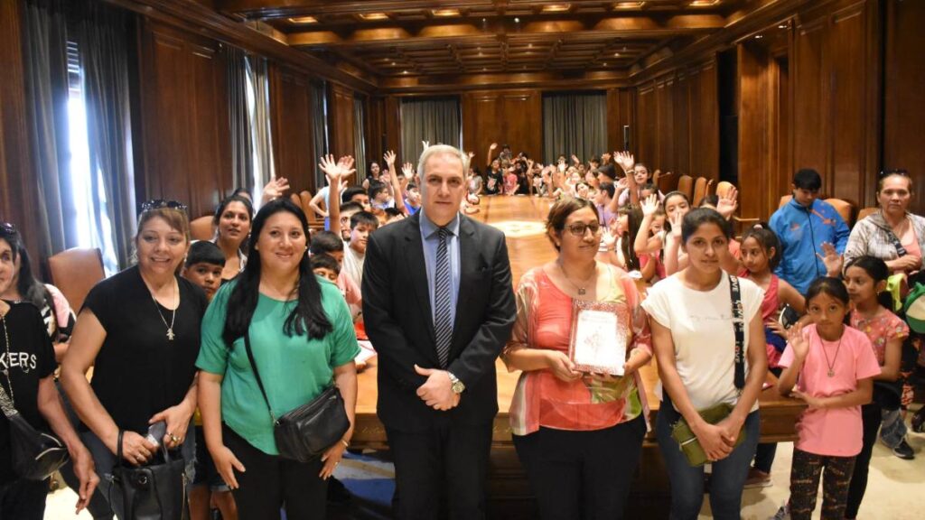 Alumnos del Centro Experimental Nº 8 de Clodomira visitaron Casa de Gobierno