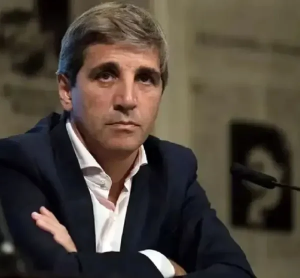 Un exasesor de Milei cuestionó el plan de Luis Caputo y propuso hacer un plebiscito antes de endeudarse