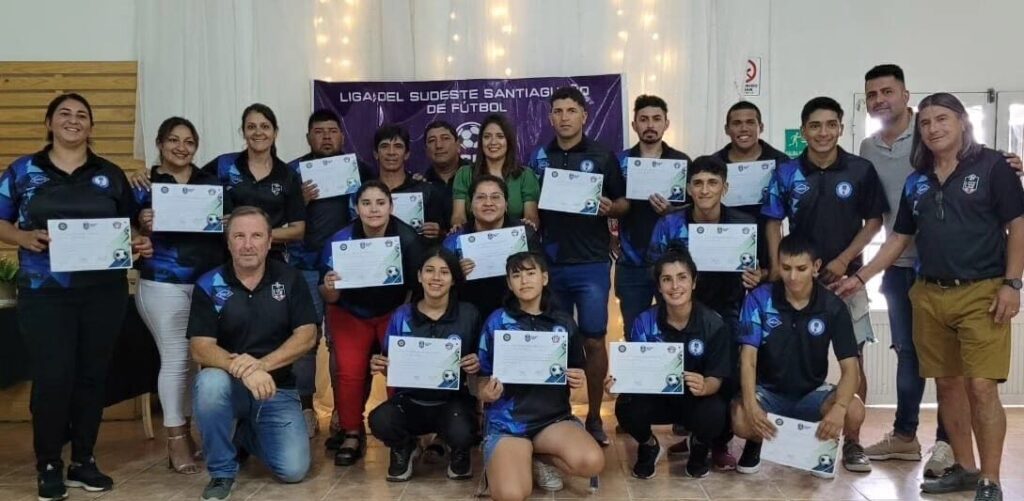 Culmina el curso de capacitación para árbitros de fútbol del interior en Santiago