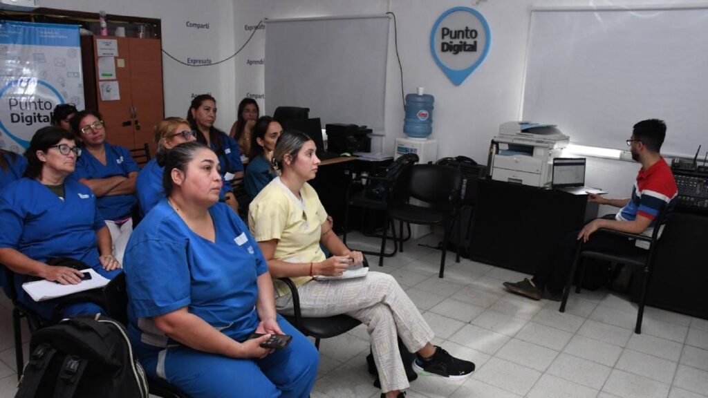 Agentes de salud se capacitaron en la detección temprana del cáncer de mama