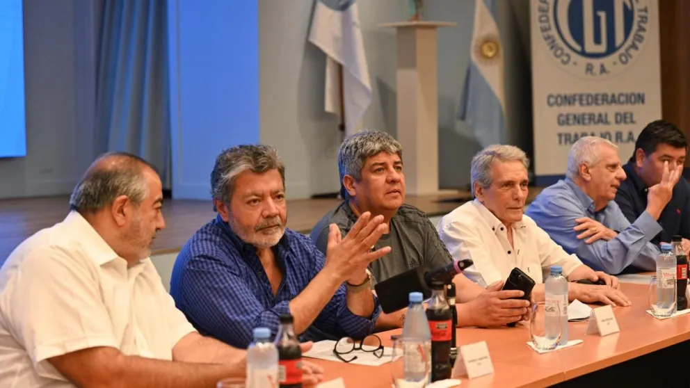 La CGT llegó al Congreso para coordinar con diputados peronistas el rechazo al DNU