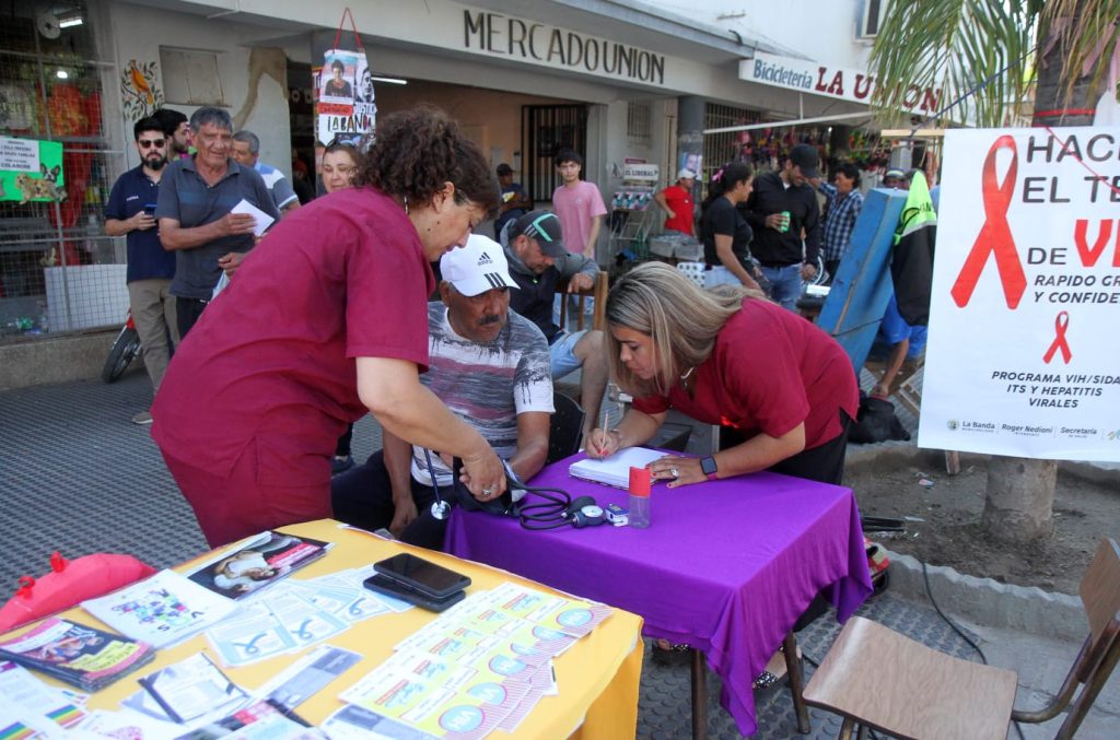 La lucha contra el VIH-SIDA: Sensibilización y concientización durante todo el año en La Banda