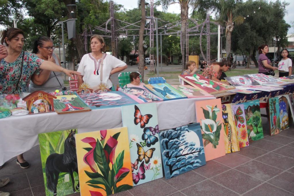 Celebración Navideña en Plaza Belgrano con la Feria de Emprendedores y Artesanos