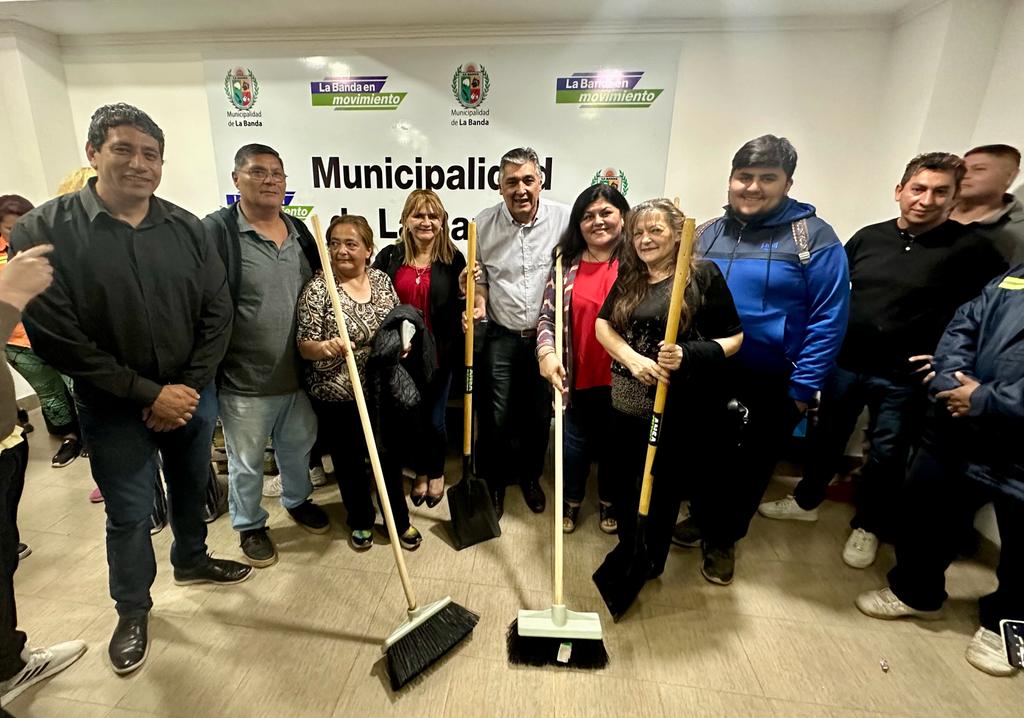 El intendente Roger Nediani entregó herramientas a vecinos del Central Argentino