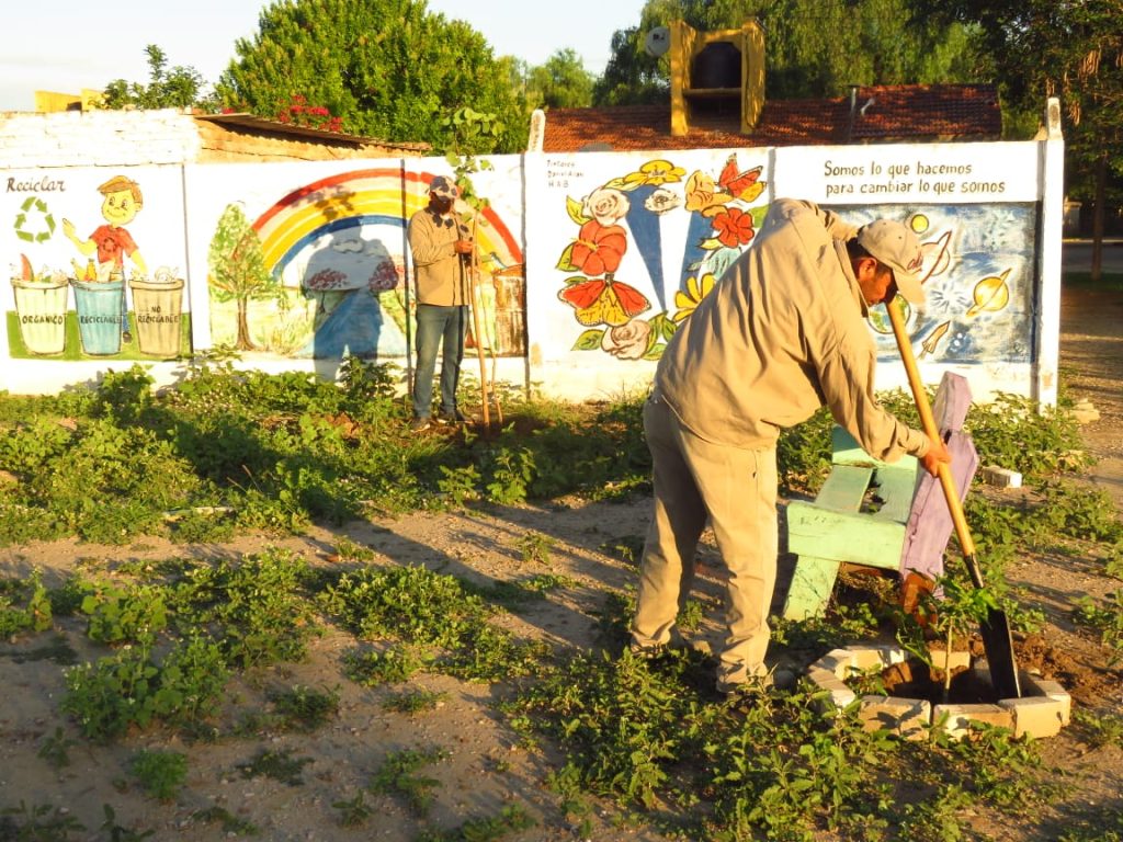 La Banda transforma la plaza del barrio Palermo con plantación sostenible