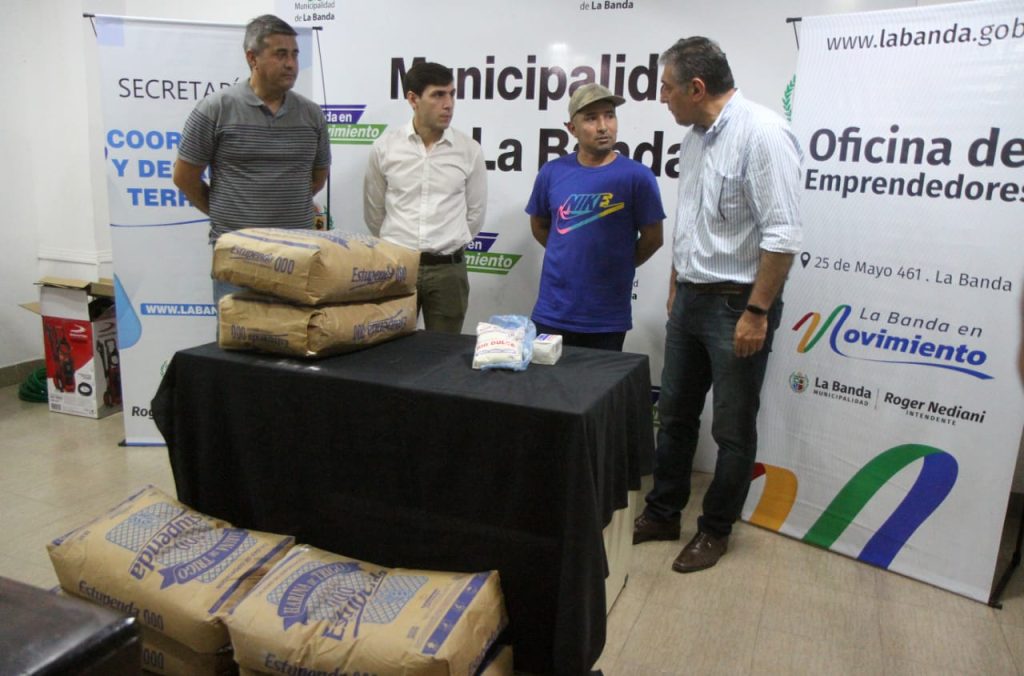 El municipio ayudó a emprendedores a fortalecer sus trabajos con una nueva entrega de insumos y herramientas