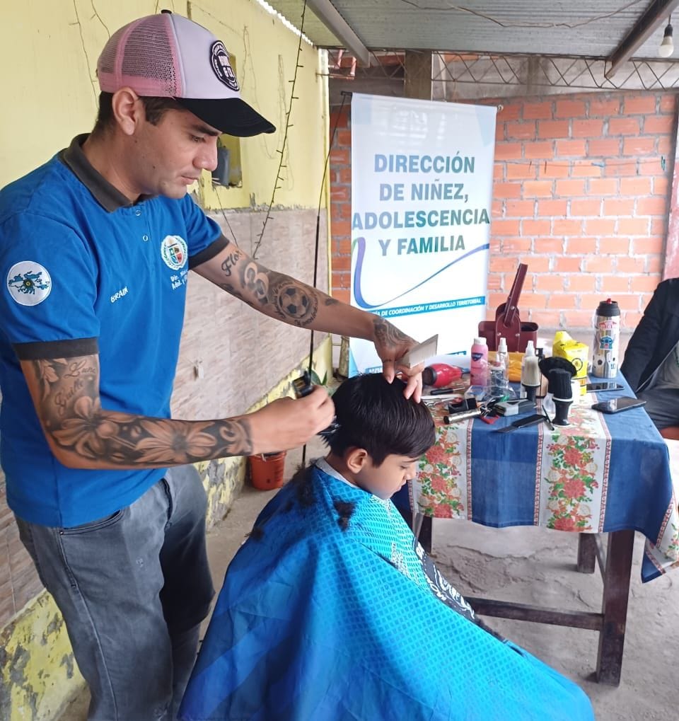 Niños del B° Villa Suaya fueron beneficiados con cortes de cabello gratuitos 