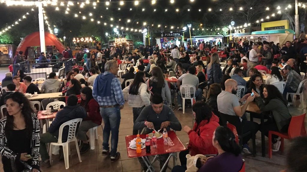 Organizarán una feria navideña para emprendedores en el Paseo “Diego Maradona”