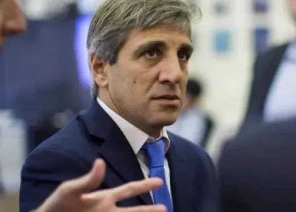 «Se van a privatizar todas las empresas del Estado que se pueda»