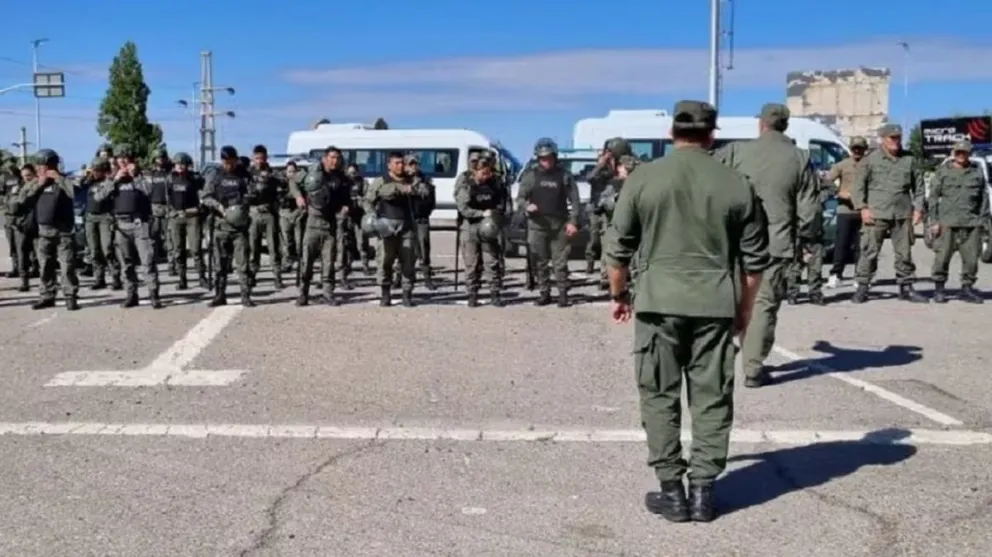 Gendarmería aplicó por primera vez el protocolo y liberó el puente Cipolletti-Neuquén