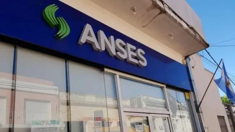 Atención jubilados, pensionados y titulares de AUH: ANSES anunció refuerzos económicos para este mes