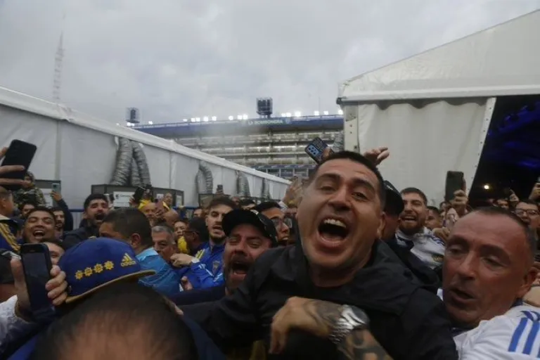 Votó Riquelme y desató una locura entre los hinchas