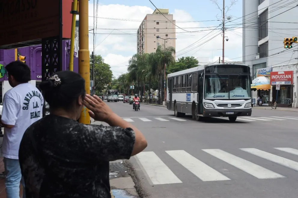 La frecuencia del transporte público se vería reducida por precio de combustible