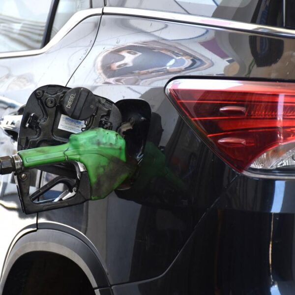 Las petroleras aumentaron los combustibles cerca del 27%
