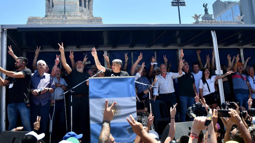 CGT, CTA y movimientos sociales pidieron «no traicionar» a trabajadores