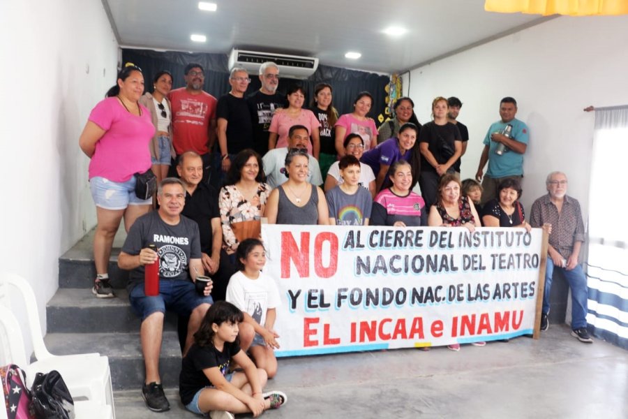 Trabajadores de la cultura bandeña se unen contra el DNU del Javier Milei