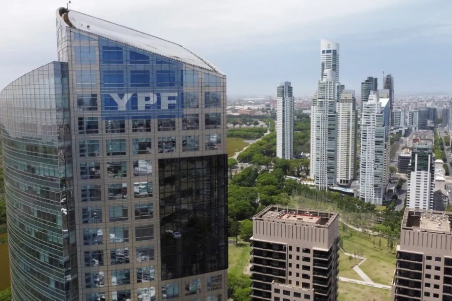 El Gobierno eliminó a YPF de la lista de empresas públicas que serán privatizadas