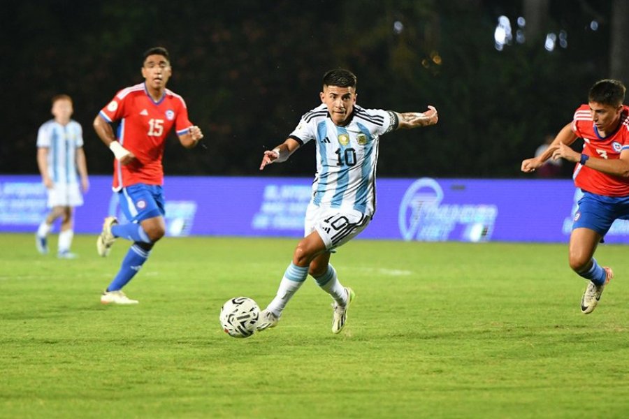 Argentina aplastó a Chile y se aseguró el pase a la fase final