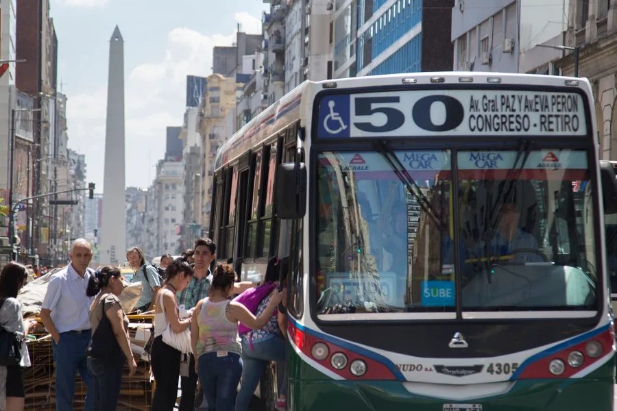 Gobierno recibirá a UTA y empresarios, pero aclara que hay «paritarias libres»