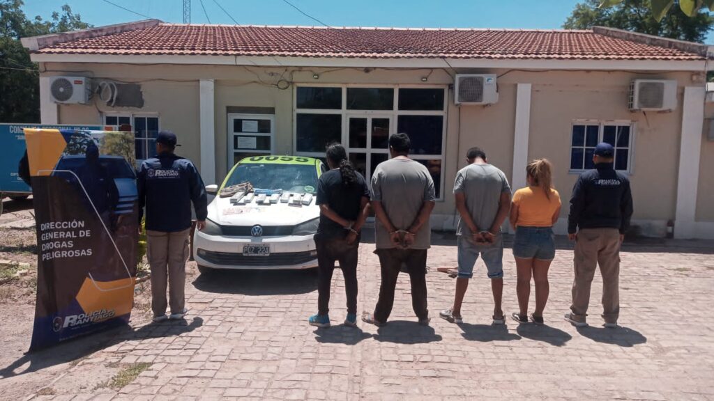 Detienen a 4 personas y secuestran casi 6 kilos de marihuana en un control policial sobre Ruta 89