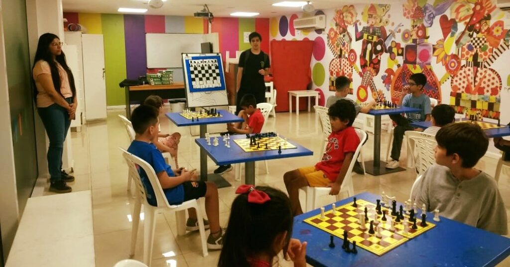 Campeón Argentino de Ajedrez, Gastón Zaidman, visitó taller infantil en el CCB