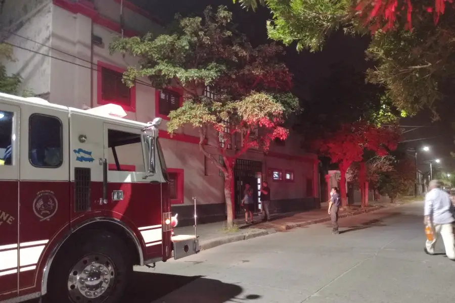 Bomberos sofocaron un incendio y evacuaron a 50 personas en una fiesta