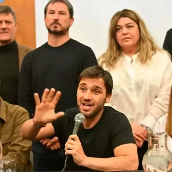 Un gobernador e intendente presentan medida cautelar por recorte de subsidios al transporte