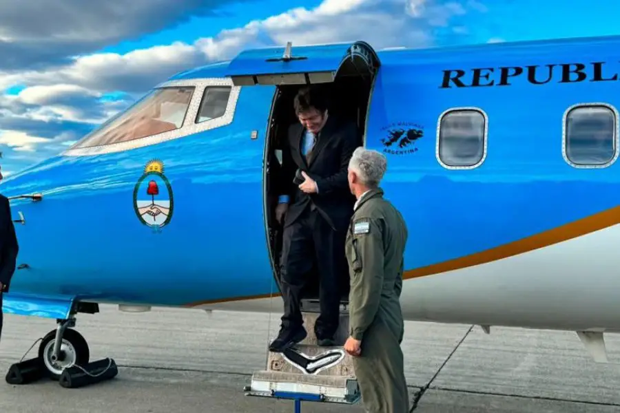 El Presidente se quedaría con un solo avión y vendería el resto por US$40 millones