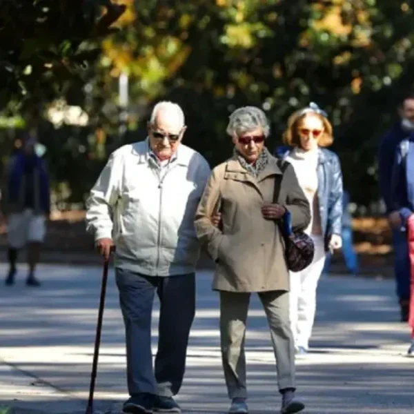 Modifican decreto para que el haber mínimo de jubilados aumente a $241.216