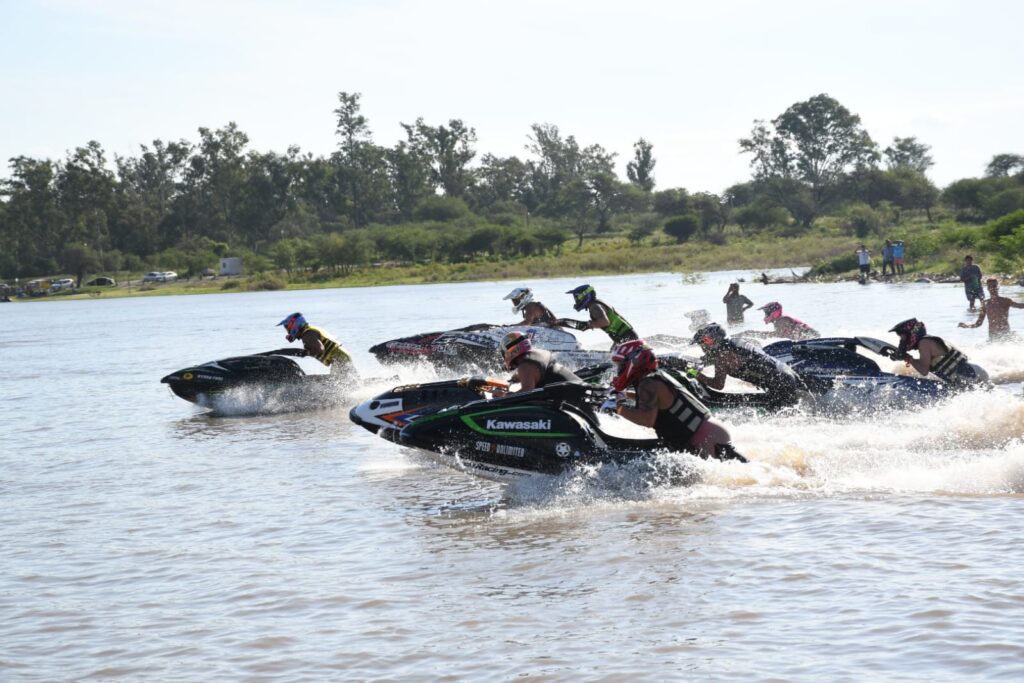 Apasionante primera jornada de la F1 Power Boat en Las Termas