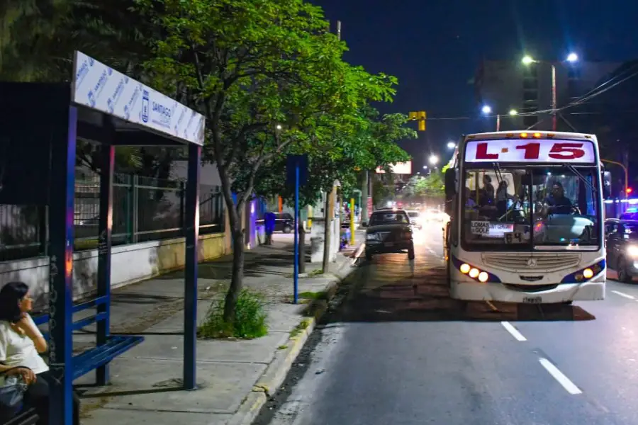 Transporte público: se reubicarán algunas paradas de la avenida Belgrano