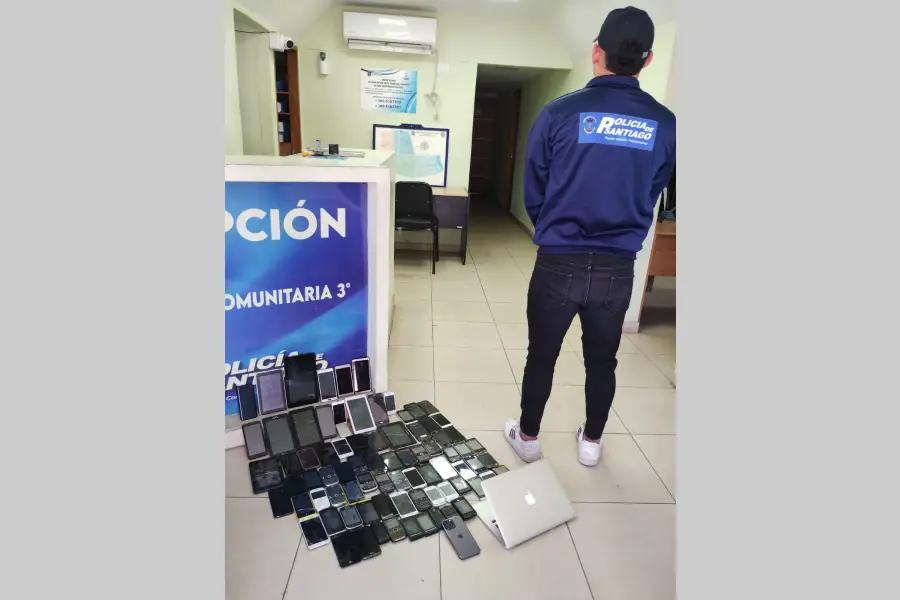 La Policía secuestró 73 celulares en un allanamiento de Capital