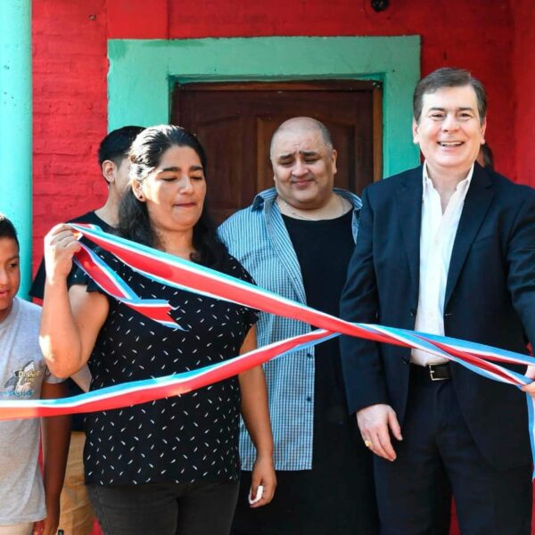 El gobernador Zamora inauguró una planta potabilizadora, entregó viviendas y realizó anuncios en Los Quiroga