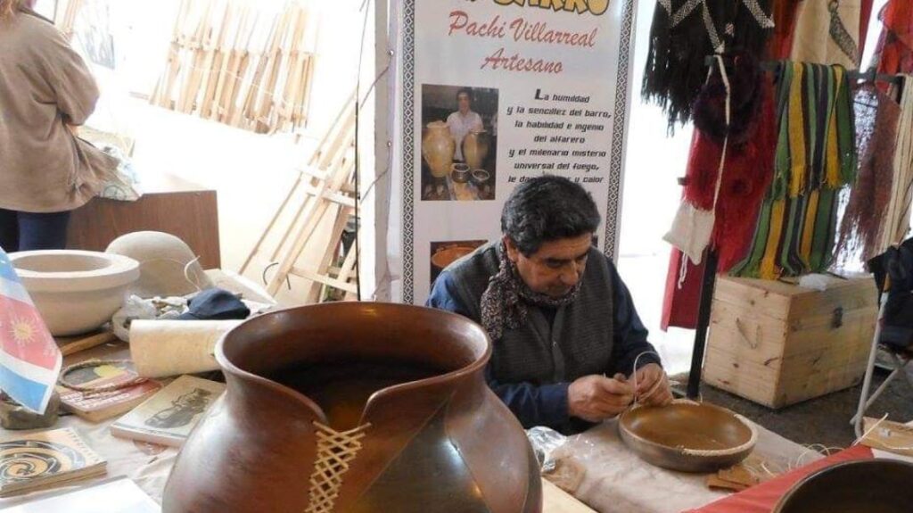 “Pachi Villarreal”, artesano santiagueño que obtuvo el primer premio en una prestigiosa feria internacional