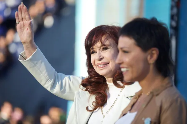 Cristina Kirchner sostuvo que no hay que eximir a las grandes empresas de impuestos: «Con eso sobra para cubrir todos los gastos de las universidades y los hospitales»